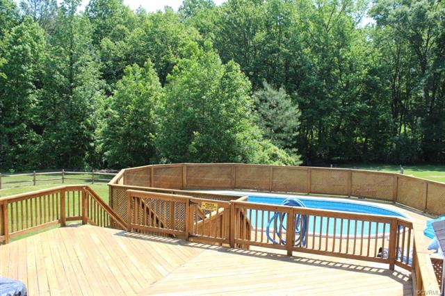 7 Deck to pool