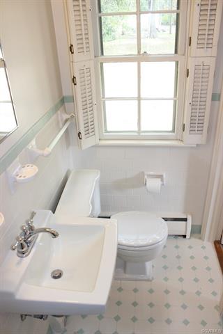 16Bath room with shower